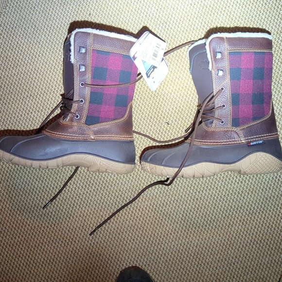 Baffin Red and Black Plaid Winter Boots - Picture 1 of 4